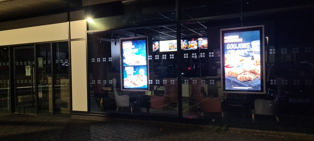 pagey1066's tweet photo. @GreggsOfficial why is your store not open on its advertised hours. Even let's you order from the app but not a soul in sight.. poor performance! https://t.co/aQI3rTqyWB
