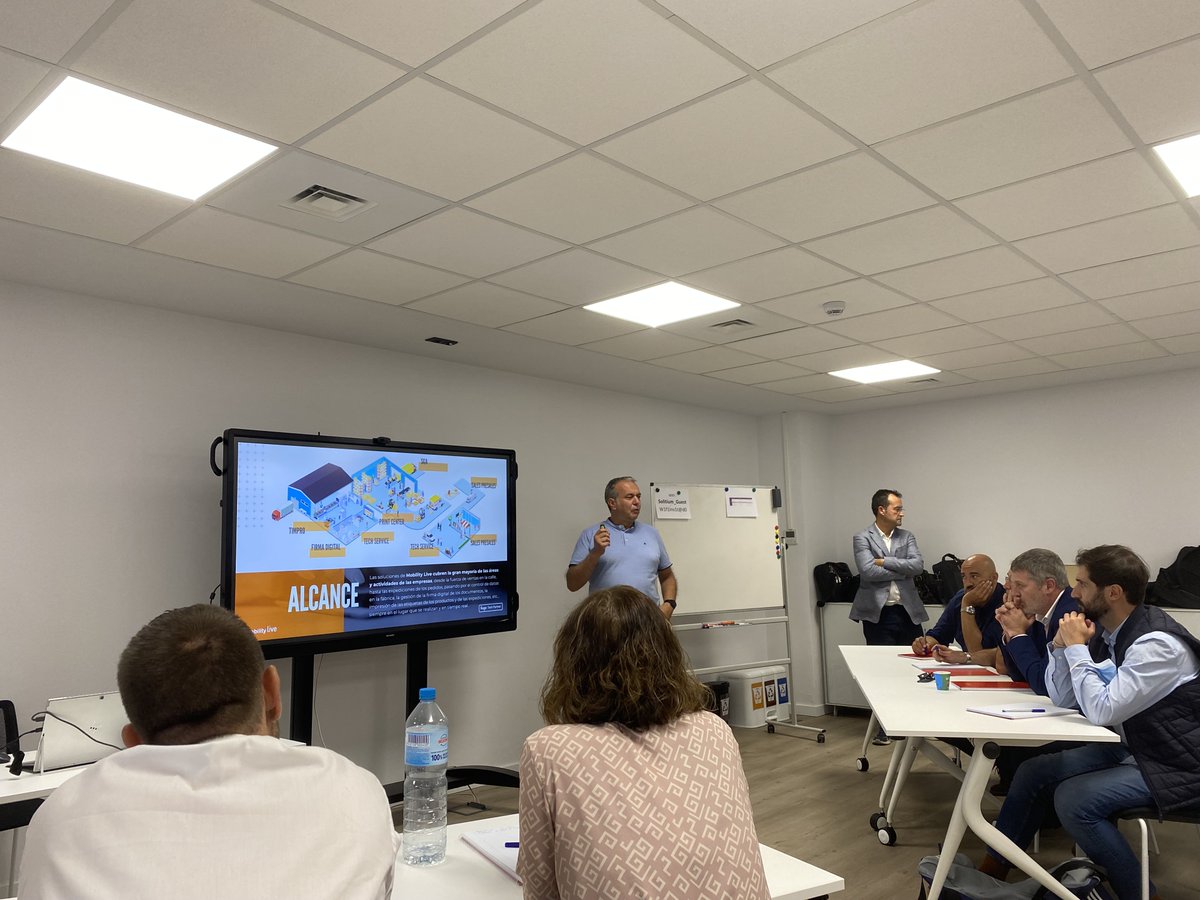 Control_Group_'s tweet photo. 📢 1er día de las sesiones del 𝗖𝗶𝗰𝗹𝗼 𝗖𝗼𝗺𝗲𝗿𝗰𝗶𝗮𝗹 𝗱𝗲 𝗩𝗲𝗻𝘁𝗮𝘀 en las oficinas de @gruposolitium en Cornellà de Llobregat con Miguel Angel @guardenyo, @xaviroca1 y el equipo #MobilityLive. En Control Group formamos a nuestros #comerciales para optimizar su trabajo https://t.co/DTqeZSat72