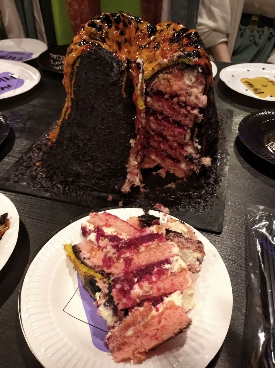 GoldenStarLord's tweet photo. Тортик это тоже лава *__* 
Вкусный лавовый тортик в честь @Raylis3  ^___^ https://t.co/vZ6fj2egqZ
