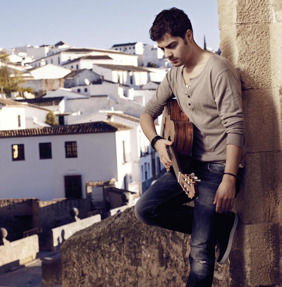 We are thrilled to be presenting @MilosGuitar's program, 'Reflections & Reinvention' as part of #BravoNiagara's #MaestroSeries on October 23rd at the Recital Hall at @FirstOntPAC. Get your tickets now: bit.ly/milosoct23