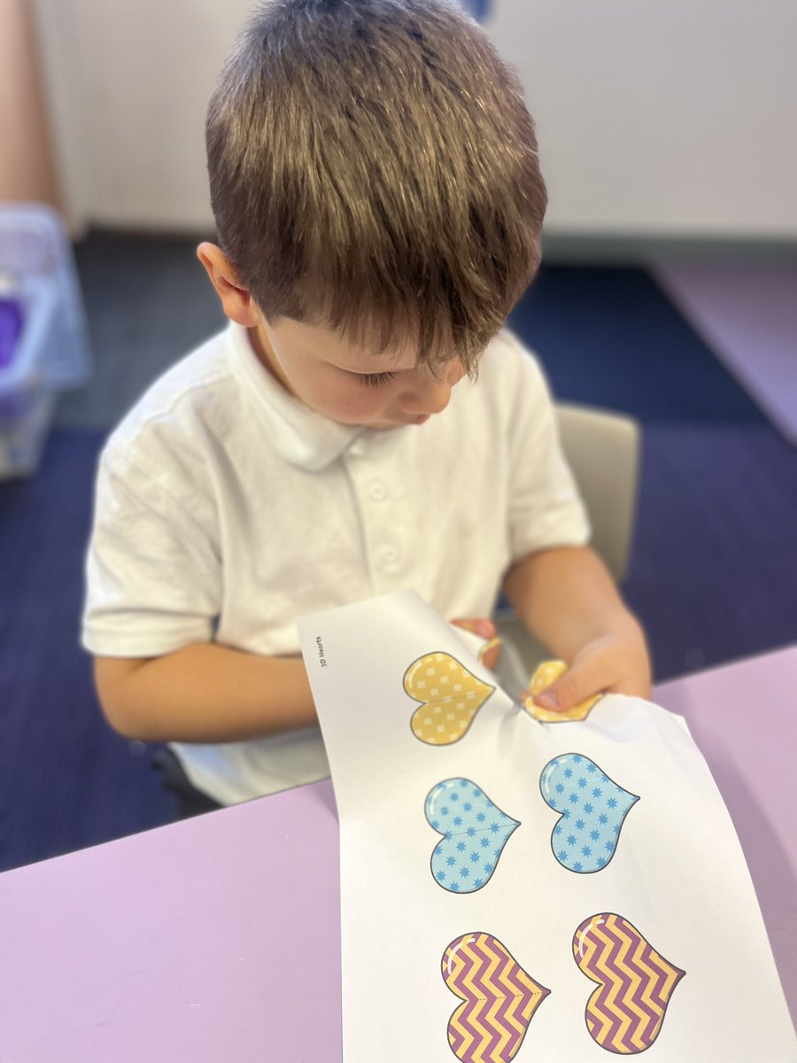 meadowparkscho's tweet photo. What a fantastic morning Acorns class had working hard on their @jasschools ‘Me and My World’ project. We are incorporating it with the @AwardsBe spreading kindness across our local community! #project #jassaward #bekind #supportingourlocalcommunity #personaldevelopment https://t.co/7h1JA5LxhH
