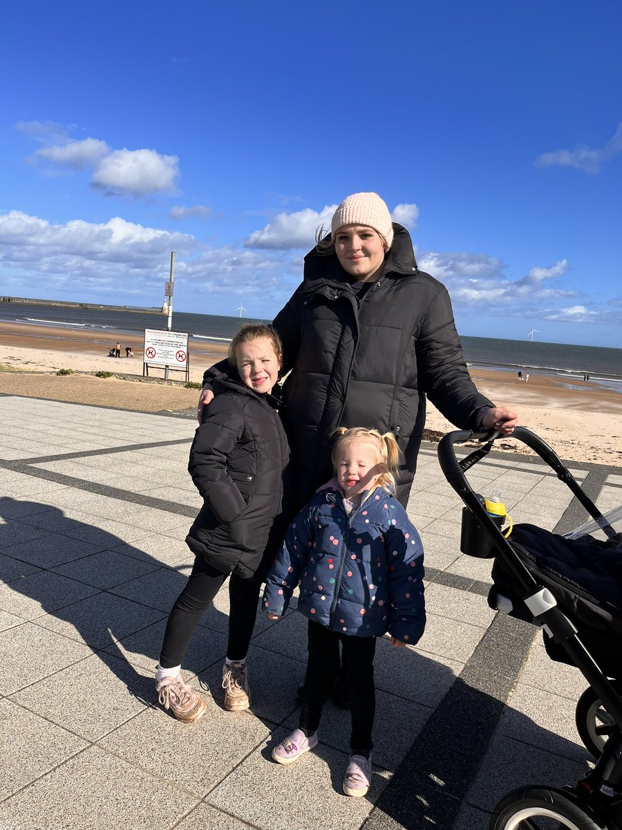 pipheaney's tweet photo. i am living the life i dreamed of as a child, a 25 year old stay at home mum with 4 small children and a wonderful husband.. i don’t ever want them to grow up💓 https://t.co/liCCo0JMui