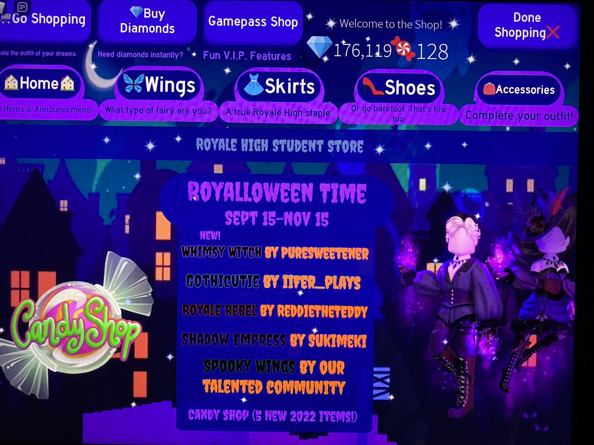 maddyluv17's tweet photo. DONT PANIC PEOPLE, but the update is out in moonlight square in private servers #royaleween #royalehalloween #royalehighhalloween2022 #royalehigh https://t.co/sDLhxvsROG