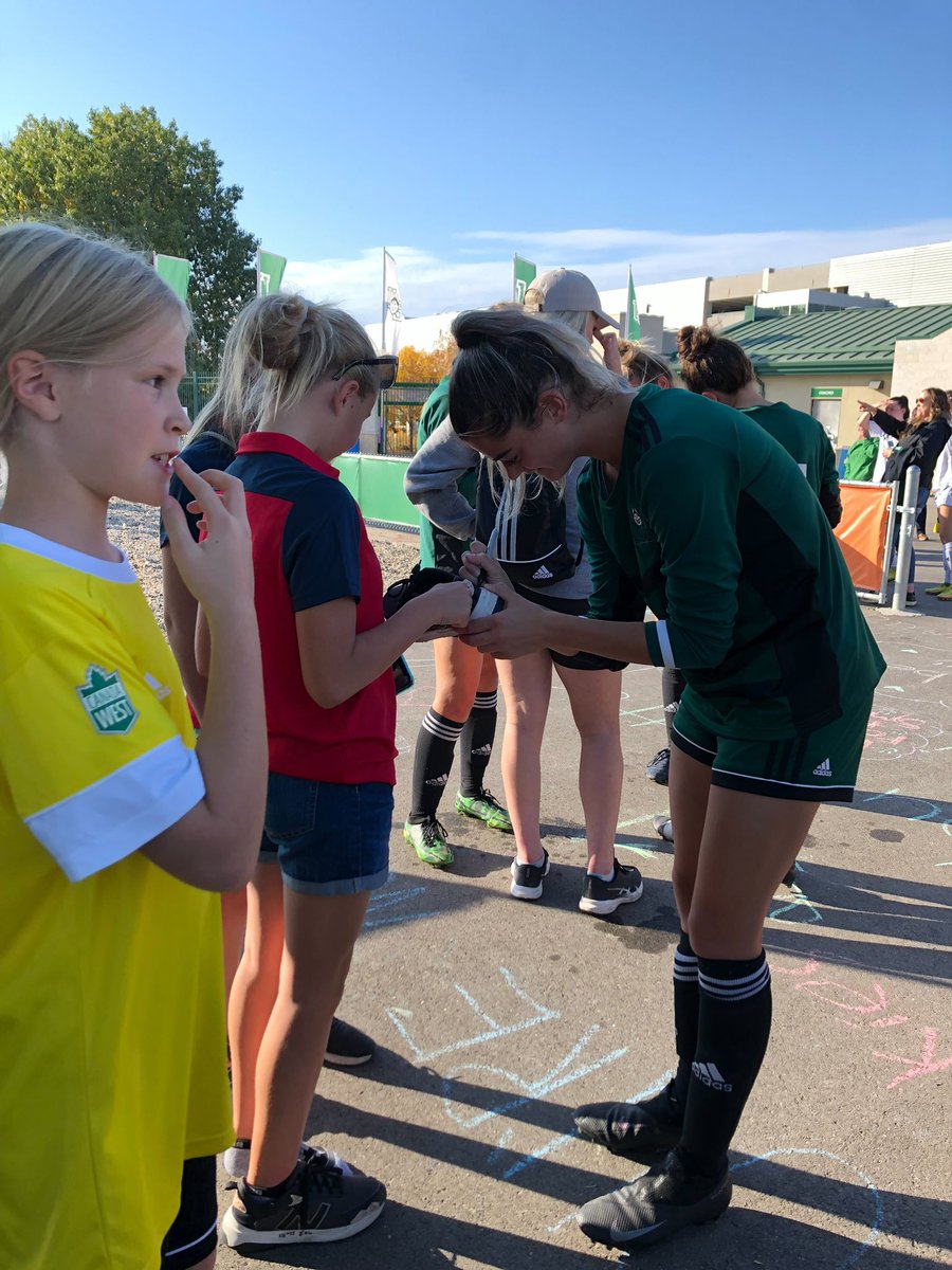 HuskieWSOC's tweet photo. What an amazing weekend 💚⚽️

We got the opportunity to celebrate our lone 5th Year, Introduce our 2023 Recruits, carried out our 1st Annual Mental Health Awareness game &amp; to top it all off had 2 great performances to move us closer to our season goals 🙌✅

#OntheRise https://t.co/Wbz7tBxPxB