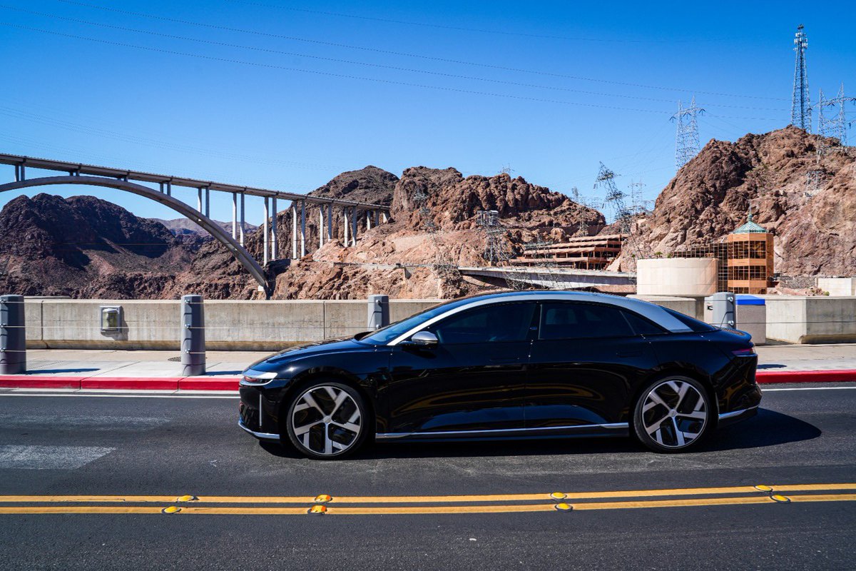 Tesla2Lucid's tweet photo. #DamRun 2 Hoover Dam modern (85+ yrs later) engineering wonder, as is not βοΈ but βπΌ#LucidAir crossing from NV2AZ! Well the drivingβs not the engineering wonder but the @LucidMotors πs are! Sponsored #ZeroEmissionRuns by @FthePump1 π w/ @sea_bourn #LucidOwnersClub π πΈ @kk1888 https://t.co/BJmE4RwraY