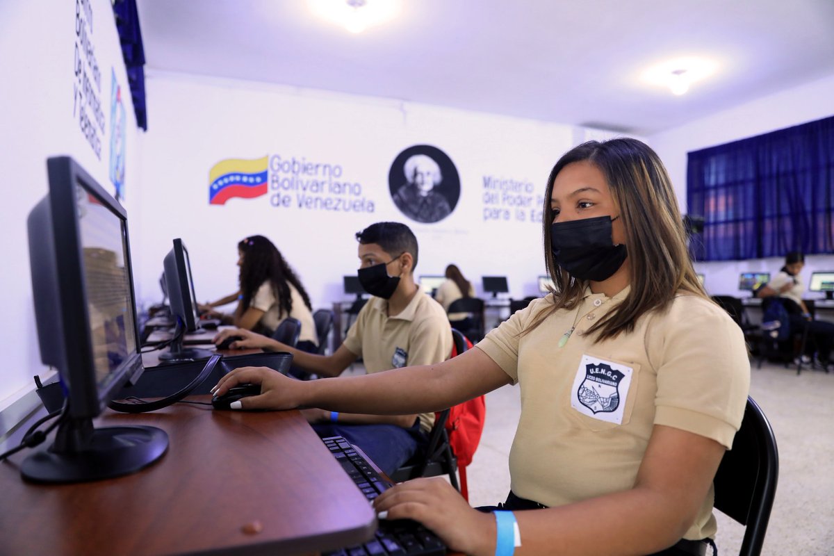 NicolasMaduro's tweet photo. Construiremos nuevos liceos deportivos a lo largo y ancho de todo el país, deben multiplicarse porque son la cantera de los medallistas olímpicos del futuro. Además, retomaremos el proyecto del maestro, Luis Beltrán Prieto Figueroa, de Escuelas Integrales. https://t.co/U3NYVXRTYP