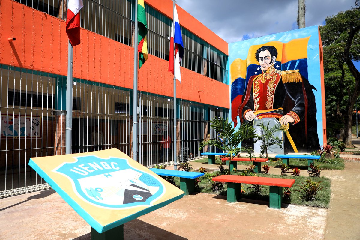 Construiremos nuevos liceos deportivos a lo largo y ancho de todo el país, deben multiplicarse porque son la cantera de los medallistas olímpicos del futuro. Además, retomaremos el proyecto del maestro, Luis Beltrán Prieto Figueroa, de Escuelas Integrales.