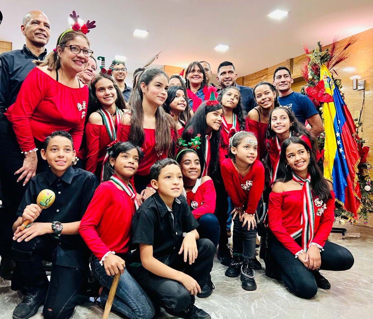 sapi_ve's tweet image. #SomosSAPI 🇻🇪
✨ Al ritmo de la parranda, la familia SAPI dio la bienvenida a la Navidad✨

#RegresoAClases