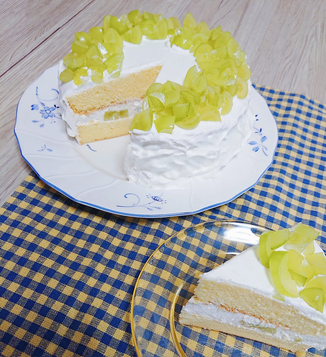 aokoro3's tweet photo. シャインマスカットのショートケーキ https://t.co/fGihXRyEY5