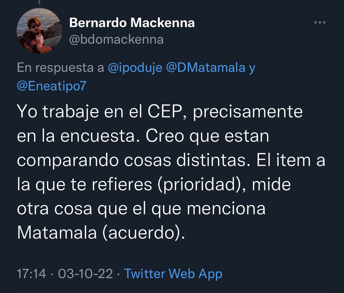 DMatamala's tweet photo. José Antonio, hasta los encargados de la encuesta ya explicaron que está mezclando 🍐 (acuerdo con nueva Constitución) con 🍎 (prioridad). 
Lo sabe pero prefiere seguir confundiendo. Lamentable. https://t.co/saQHIRtNia