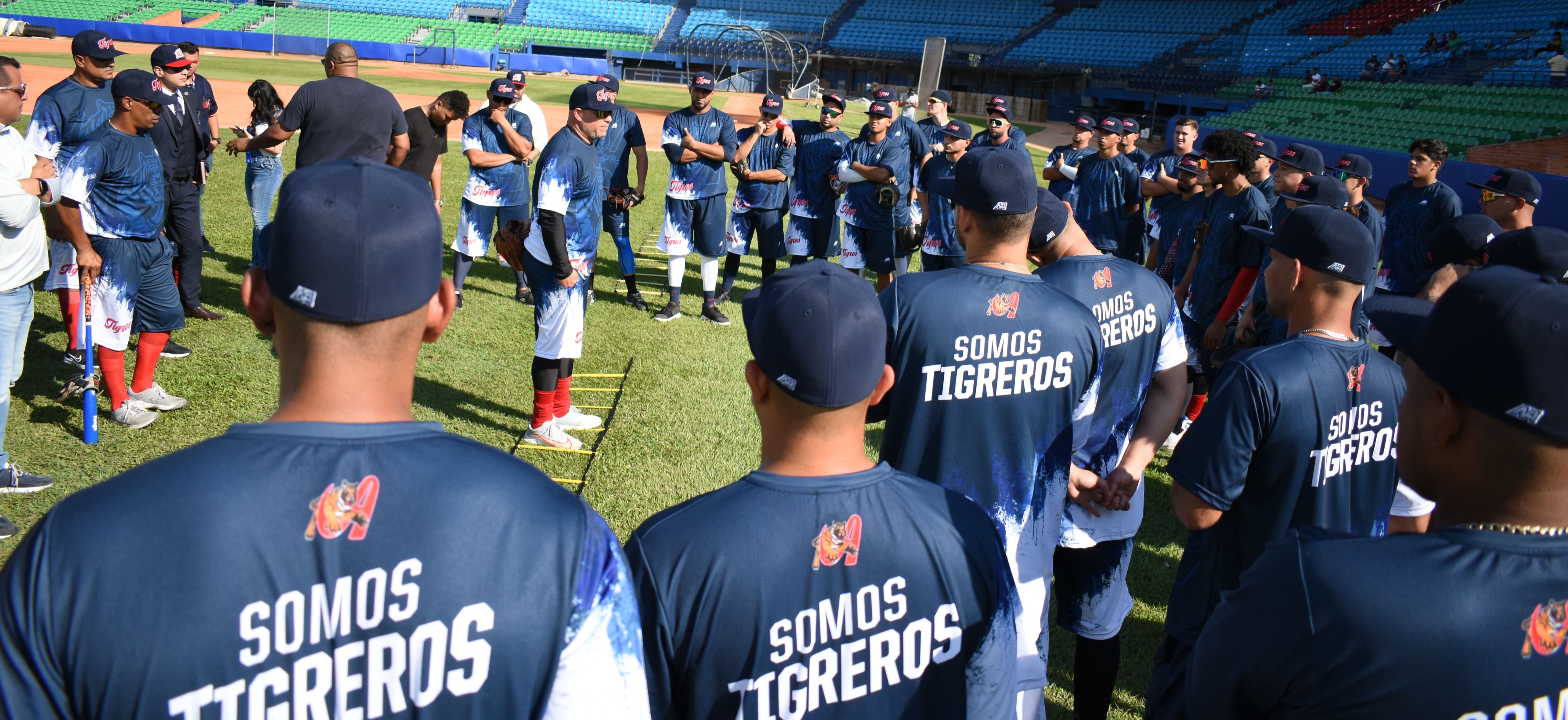 Tigres de Aragua on X: "¡Tigres de Aragua arrancó con buen pie su primer  entrenamiento! ✓💪 Un total de 45 peloteros dijeron presente en la primera  practica del equipo aragueño 🐯🔥 Obtén