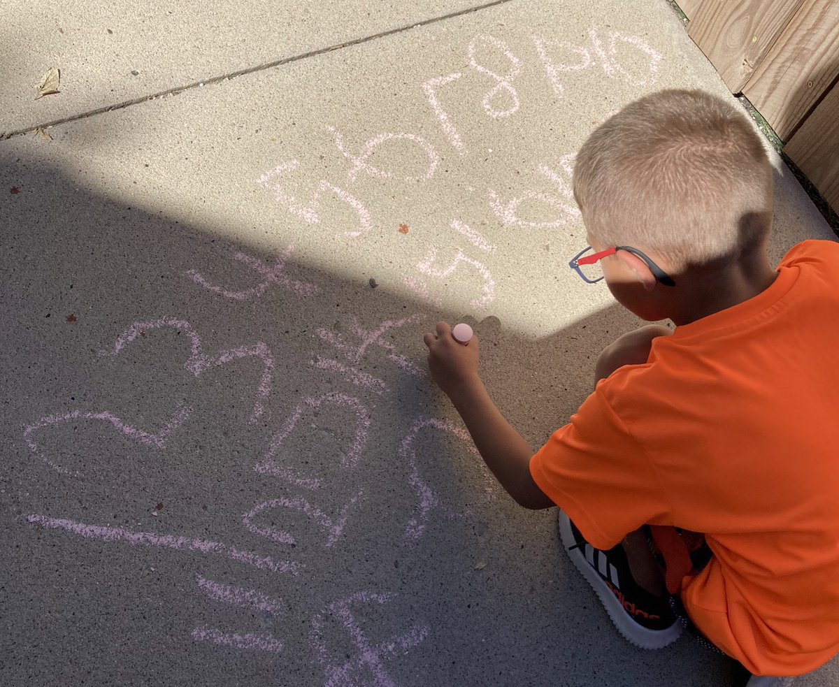 MrsBruggeman379's tweet photo. When the weather is beautiful, you take number writing outside! #lincoln379 #usd379 #happyclassrooms #numberwriting #firstgrade https://t.co/iSTG2BrQdU
