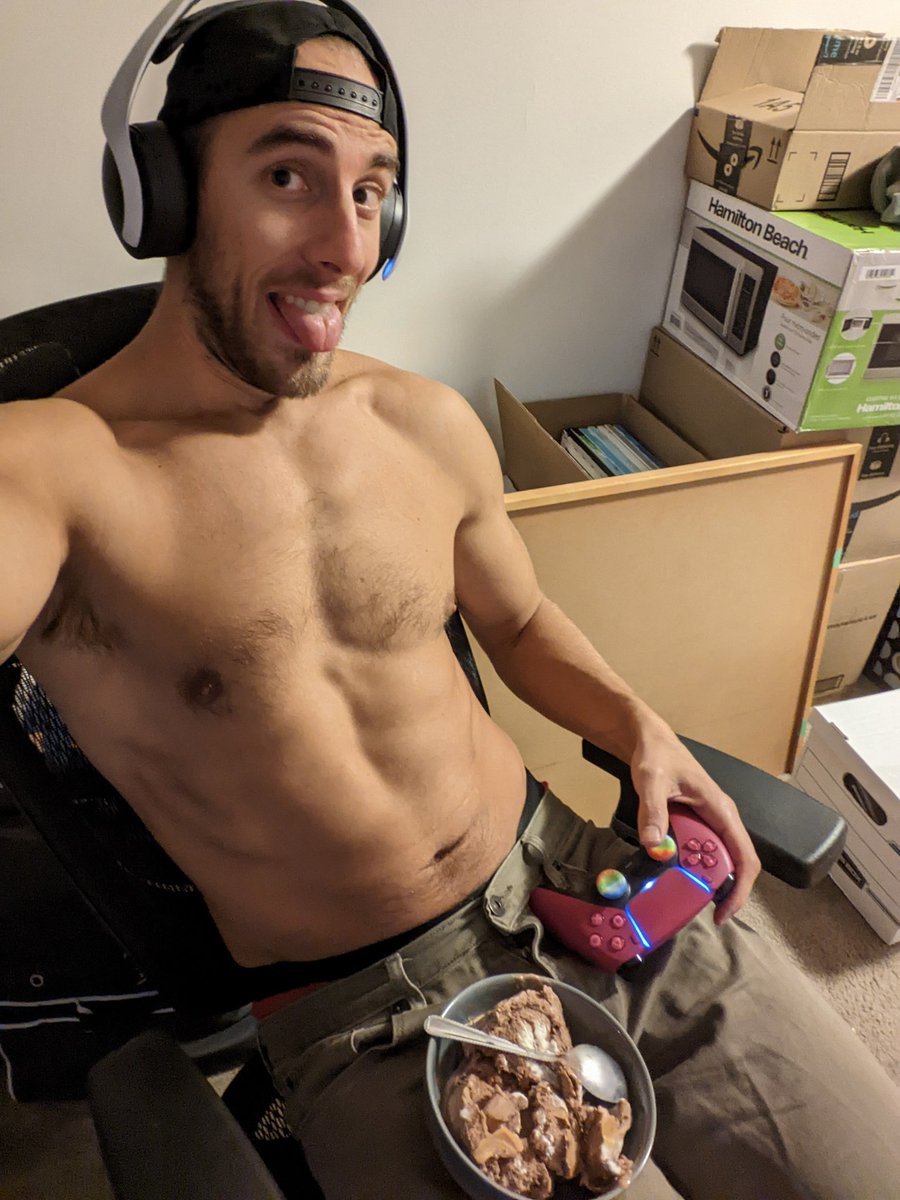 adam_stone_xxx's tweet photo. Sitting on one of the last pieces of furniture I own playing games with @CreamcityDaddy! #gaymer #movingboxes #movingtodenver https://t.co/TLolx73TJ3