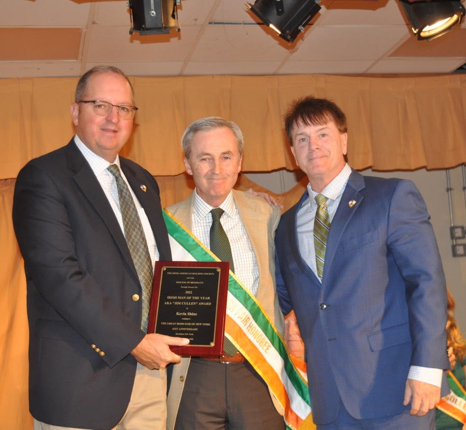 thomasflood89's tweet photo. Proud of colleague, friend, and fellow BC Eagle – Kevin Shine - on receiving the Irish Man of the Year Award at this year’s Great Irish Fair! https://t.co/yNPVZ85cZB