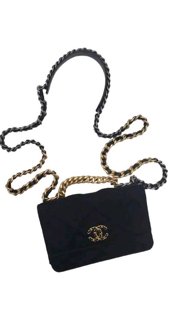 alexissuitcase's tweet photo. New inventory added to the website! Shop now and get 10% off! https://t.co/AGVTnH3NVR https://t.co/wydiawvuUA