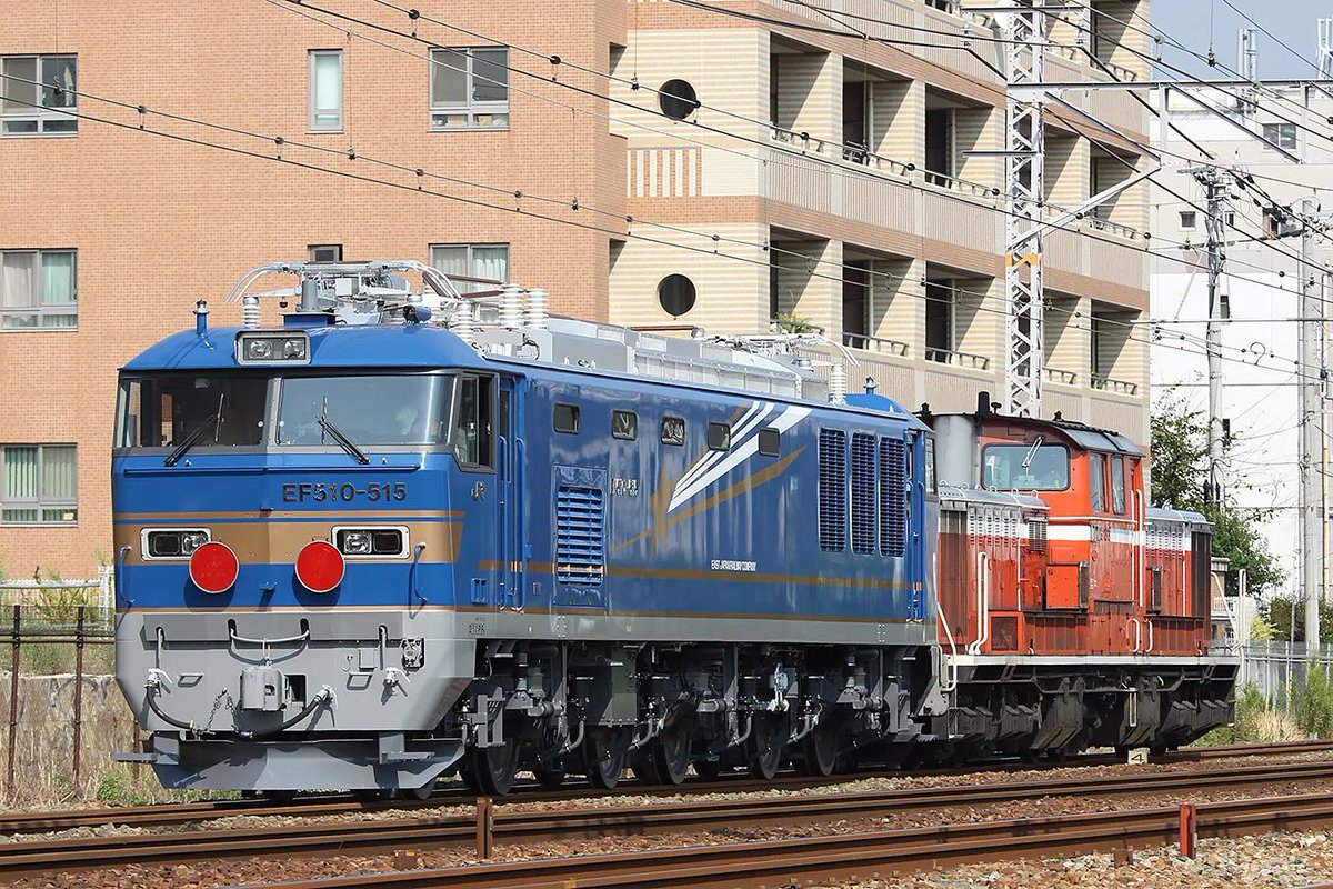 12年前の今日、2010/10/4撮影分より。
DD51に牽引され関東を目指すEF510 515。JR神戸線にて。