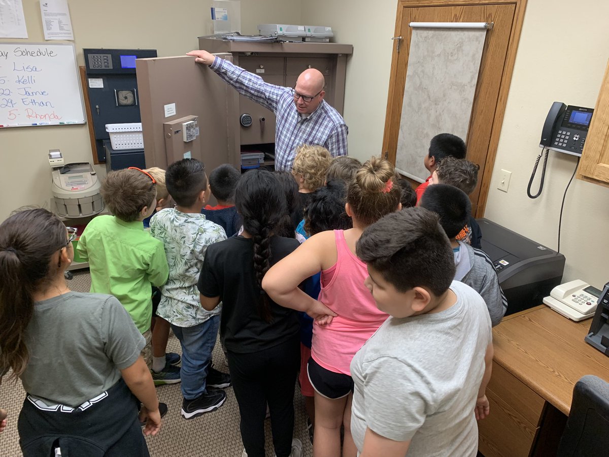Beautiful day for a walk to the bank! Thanks @BoTVbanker for telling the 3rd graders all about your involvement in our great community!