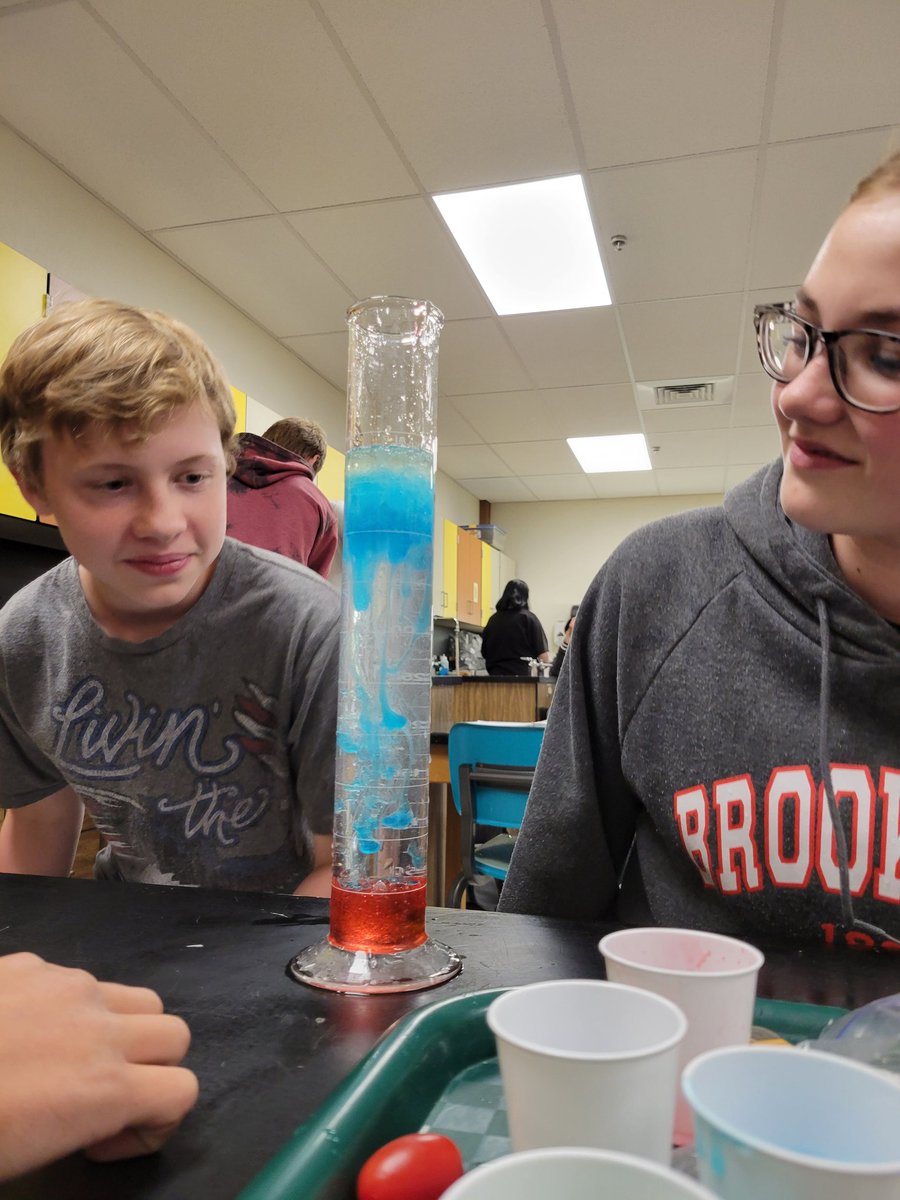 iviejes23's tweet image. Density inquiry labs are always a favorite. @NorthSevierHS #seviersdstrong #earthlayers #atmosphericlayers #densityequalsmassovervolume #scienceiscool