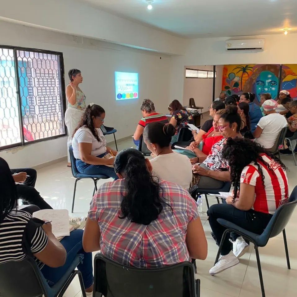 GaceUnimagdaln's tweet photo. Setenta personas de #PozosColorados iniciaron el proceso para la validación del bachillerato con el Proyecto #Alfa de la @Unimagdalena , que les brinda el acceso a la educación básica y media, para que se vinculen a los espacios de cualificación personal, productiva y laboral https://t.co/rPZ845app6