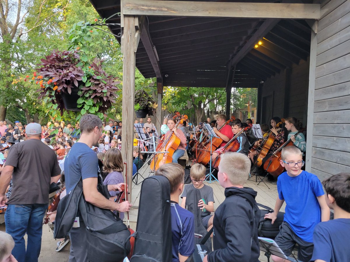 nachapman_MPS's tweet photo. MPS Orchestra students play at Valas - Night #1! Thank you to our  orchestra team for arranging this fun, family opportunity! 🎻 🎶 🎃 #Proud2bMPS https://t.co/6OhkVDuqyL