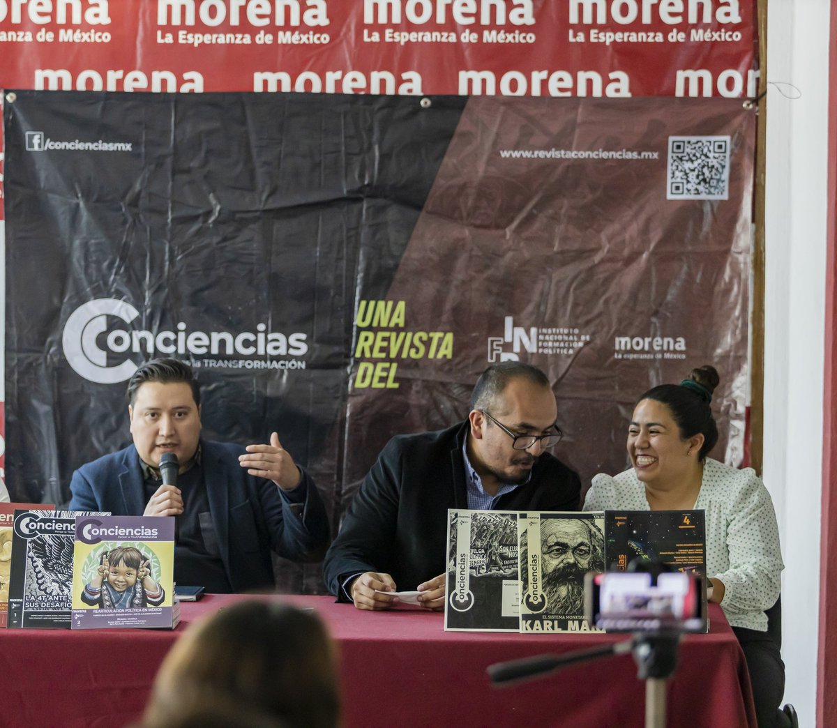 RECEQro's tweet photo. 🔖 Le compartimos algunas fotografías de la visita de la Revista Conciencias ,organizado por la #ReceQro, a Querétaro el pasado jueves 29 de septiembre. 

Agradecemos a todas y todos los asistentes por acompañarnos y a David Pérez y Bernardo Cortés por la increíble exposición. https://t.co/shkGzR52xb