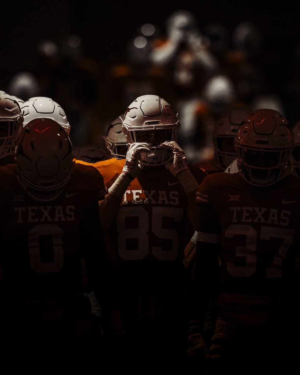 TexasFootball's tweet photo. Strength in numbers 🤘 https://t.co/lrDCFXVI2U