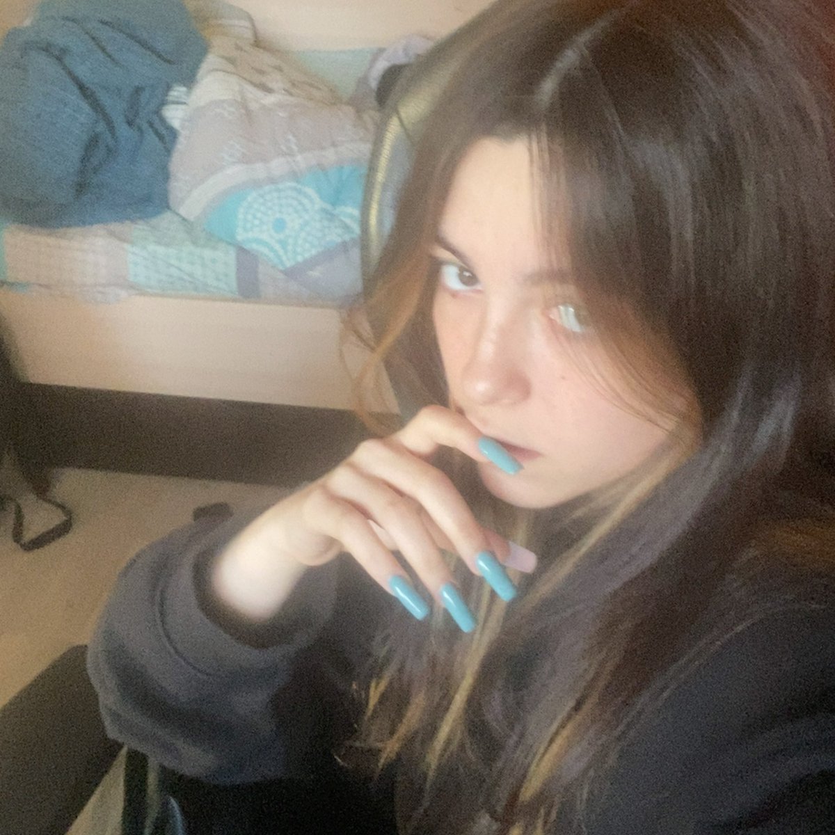 zzfiilvi's tweet photo. мне нравится как я выгляжу без макияжа, это классно #рпп https://t.co/BKN6AzYflJ