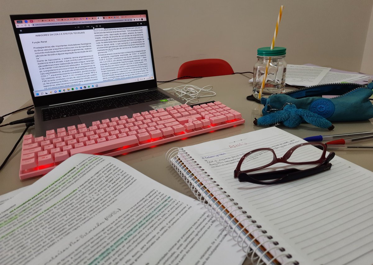 caratstudy's tweet image. o que eu levo na mochila pra faculdade - versão estudante de medicina 📚🩺