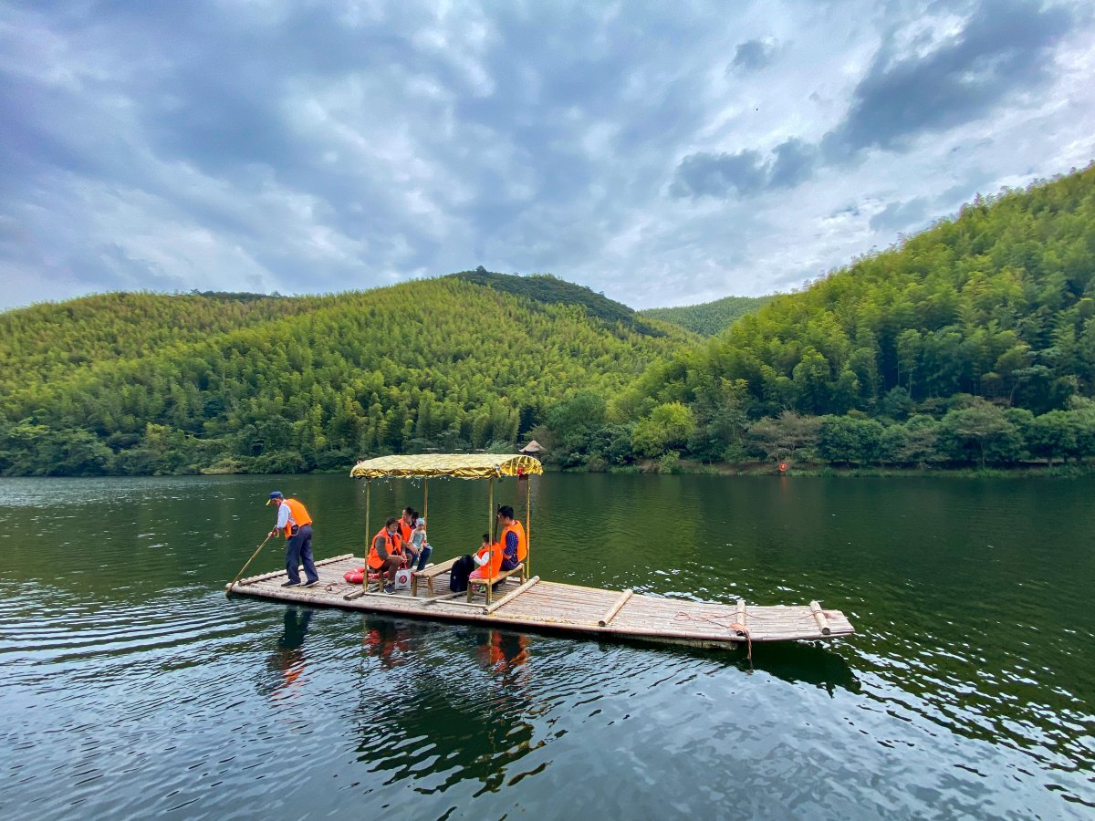 GoJiangsu's tweet photo. Stretching for over 2,300 hectares, the bamboo forest in Liyang, #Jiangsu province is the epitome of Chinese #bamboo culture. Visit the forest to enjoy a breath of fresh air as well as some peace and serenity. #TravelInJS https://t.co/wOfEfIrgKy