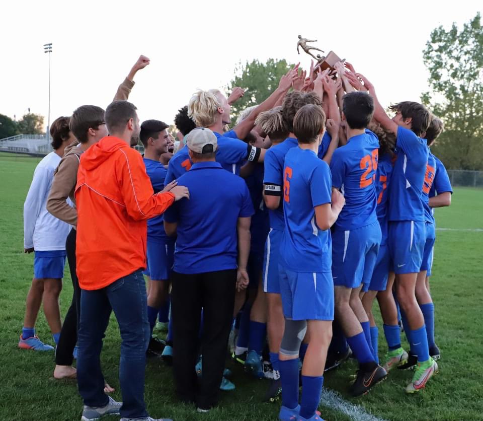 EddiesAthletics's tweet photo. Congratulations @seanjjesse and Eddies Varsity Soccer Team. Wolverine Conference Champions!! 🏅 https://t.co/Imxix8Dve3