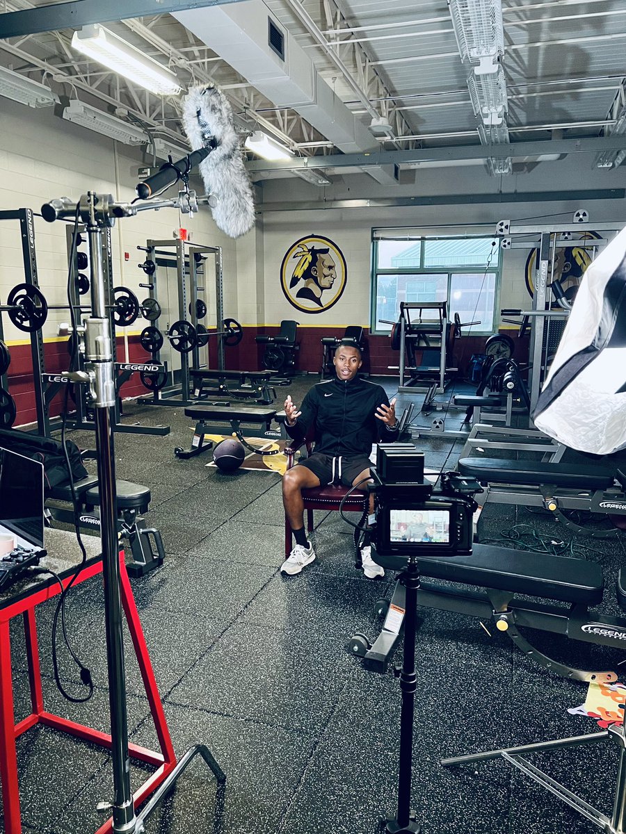 BethuneBowmanFB's tweet photo. 💻🎥Content Creators at Work🎥💻
BBHS Sports Media x Mohawks Football
•
•
#FeatureWork #HighSchoolSports #BBHSFootball #SportsMediaClub #SportsMediaCrew https://t.co/Yy1ajla0VL