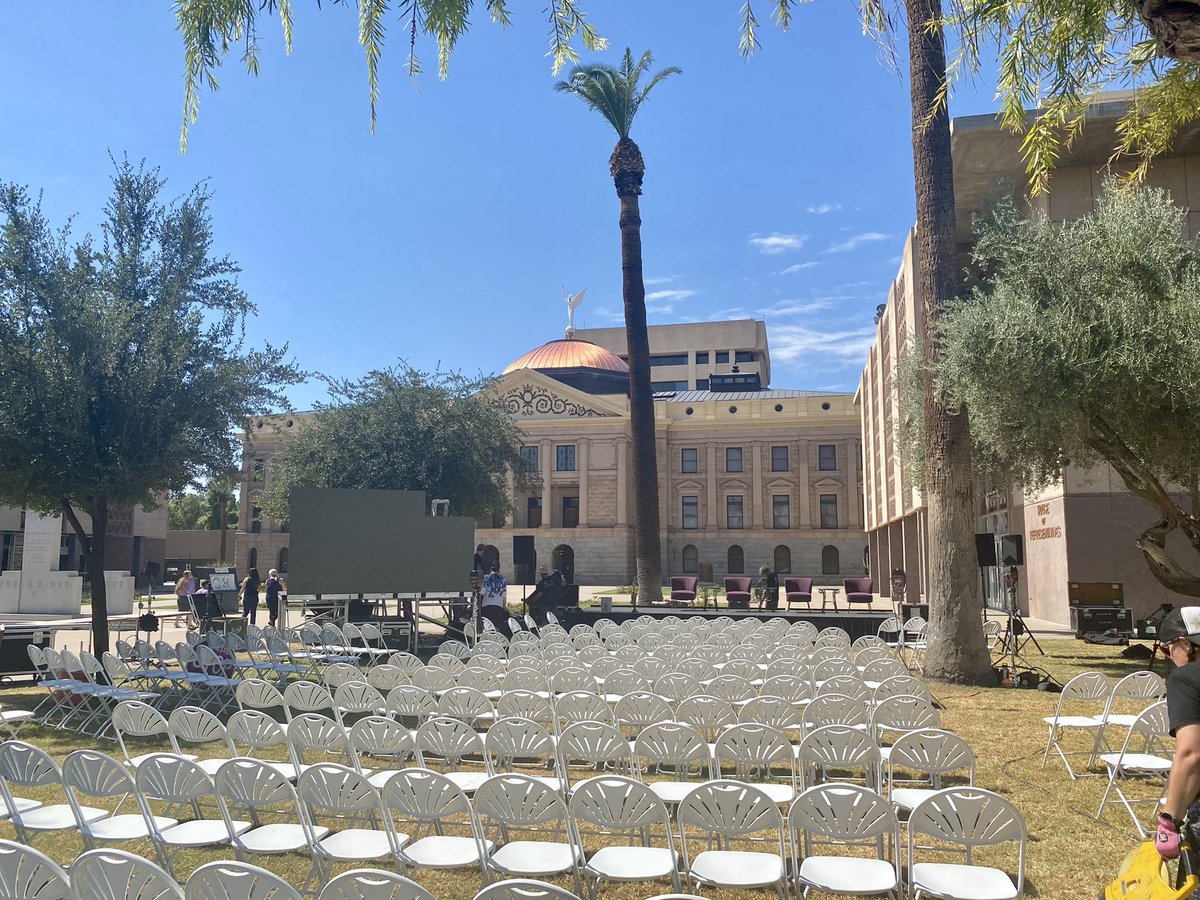 AZGOYFF's tweet photo. Today's the day! Join us tonight at 6 PM as we recognize Domestic Violence Awareness Month by #LightingAZPurple at the State Capitol or watch via livestream: https://t.co/lrIMDxQfXo
#ItCanStop #EndDVinAZ https://t.co/K3xT6DvgXC
