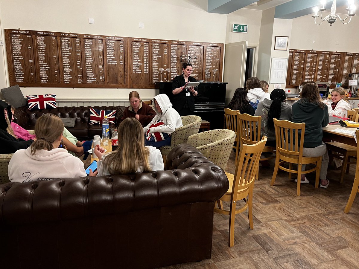 Robertson_Sed's tweet photo. Mrs Mckenzie-Eley is running the Monday night quiz with snacks #postprep #quiztime 📝💡🦋⭐️ https://t.co/JK7CLKd0tD
