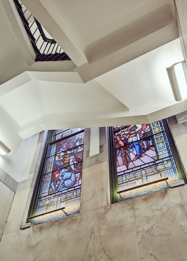 LyeThierry's tweet photo. I walk past this building many times, but I never noticed the stained glass windows facing West George Street. The interior at #MerchantHouse is absolutely stunning especially the Grand Hall. Lots of history on these walls, including its past connection to #slavery. https://t.co/mfWUOyNkht