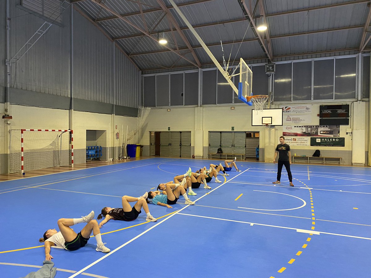 cbsantgregori's tweet image. Avui, els nostres jugadors i jugadores ja han començat a treballar sota les ordres del nou preparador físic, en Xevi Oliveras!💪🏼

Som-hi que això només ha fet que començar!🔥

#CBSantGregori #bàsquet #somlilainegre #caliu