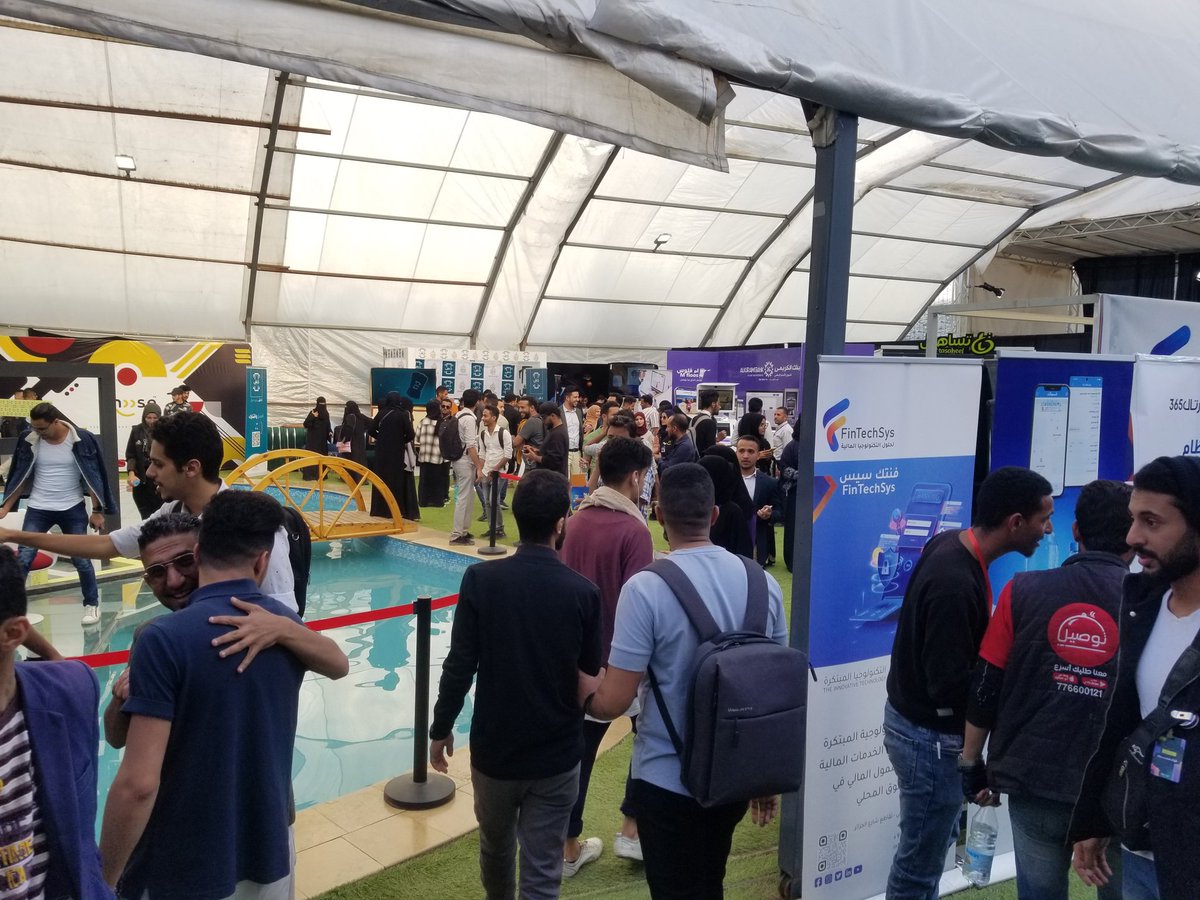 Arch_Gh_Albanaa's tweet photo. Yemeni youth interested in the world of technology attend the Smart Village fair in Sana'a.
#ArtificialIntelligence, technology and #fintech companies are strong here.
#Yemen is still in its infancy on the subject of fintech. https://t.co/KYWmCkLjOe