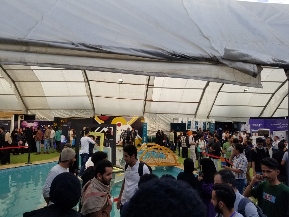Arch_Gh_Albanaa's tweet photo. Yemeni youth interested in the world of technology attend the Smart Village fair in Sana'a.
#ArtificialIntelligence, technology and #fintech companies are strong here.
#Yemen is still in its infancy on the subject of fintech. https://t.co/KYWmCkLjOe