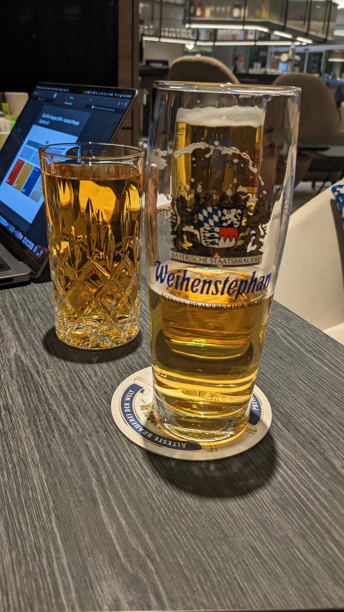 cyberkov's tweet photo. Angekommen in München mit @voxel_01 für den #osad jetzt erst mal ein Bier 🙂 https://t.co/hr4TKwm6uc