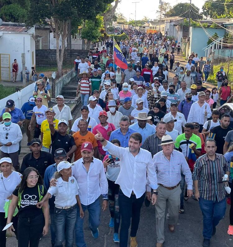 Mientras todos atacan a <a href="/prospericarlos/">Carlos M. Prosperi</a> por redes sociales tergiversando las cosas, el sigue recorriendo el país reagrupando las bases para ganar las elecciones primarias.