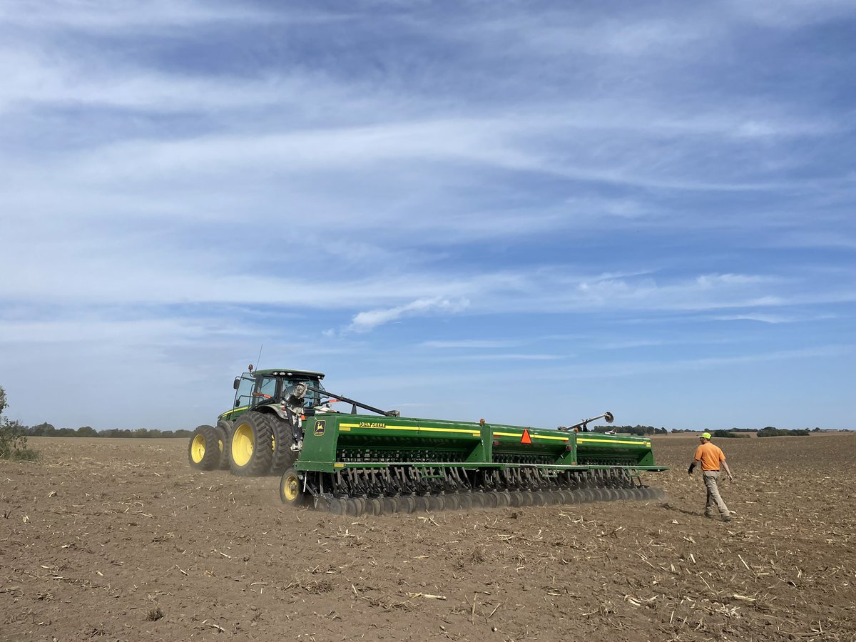reprickhansen's tweet photo. ✅Planting cover crop🌾rye at farm today.  Very dry.  This was corn silage field.  Cover crop for erosion control both wind💨and water💧#covercrops #erosion #conservation Harmony Township, Fillmore County, Minnesota🇺🇸🇺🇸🇺🇸 https://t.co/hiMUgqvqG8
