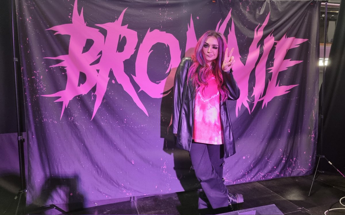 OutwoodHaydock's tweet photo. @Lilly08686226 @GCSEREmadeeasy @BronnieMusic Following their incredible performance on Friday & their kindness to take pictures. We're in the process of printing the students photographs with @BronnieMusic and they'll be distributed as soon as possible! πΈπ #teamhaydock #outwoodfamily #personaldevelopmentday https://t.co/sbqXQsFMrw
