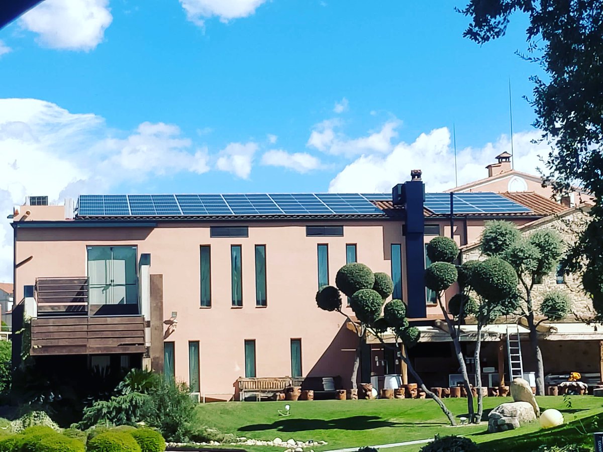 GadicInfo's tweet photo. GADIC continua  amb la segona fase d’instal.lació fotovoltàica al Celler de Can Torrents.
Bon menjar i sostenible… https://t.co/OlhYs2TZkZ