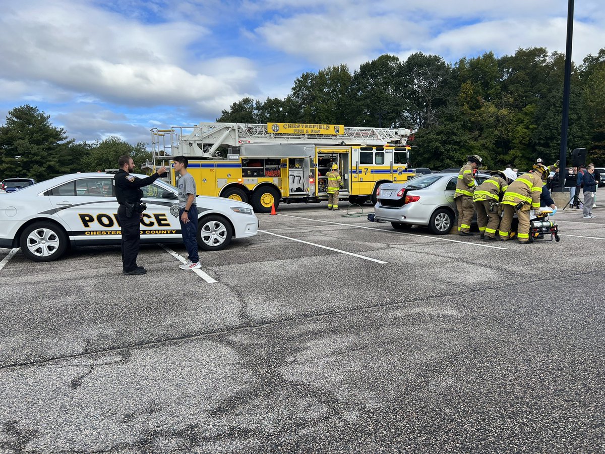 MrsKBaldwin's tweet photo. Thankful for @VCU_IVPP @CFEMSPIO @CCPDVa and @990Rss for helping #savealancer today with Project Impact. I can’t thank them enough for all the time and effort they put into the program to influence students to put down the phone, move over, and to drive safe and sober! #oneccps https://t.co/zhqE7jj1Pj