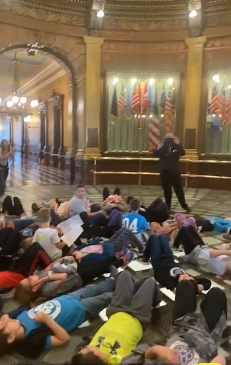 KidCuriousClass's tweet photo. Fourth Grade Wildcats took our first field trip of the year. Students traveled by COACH to our State Capital in Lansing, Michigan. We enjoyed getting a tour, and walking a few blocks to the History Museum. We had a fun day full of hands on learning. 

#WegienkaWildcats #whywbsd https://t.co/yD6modNqYs