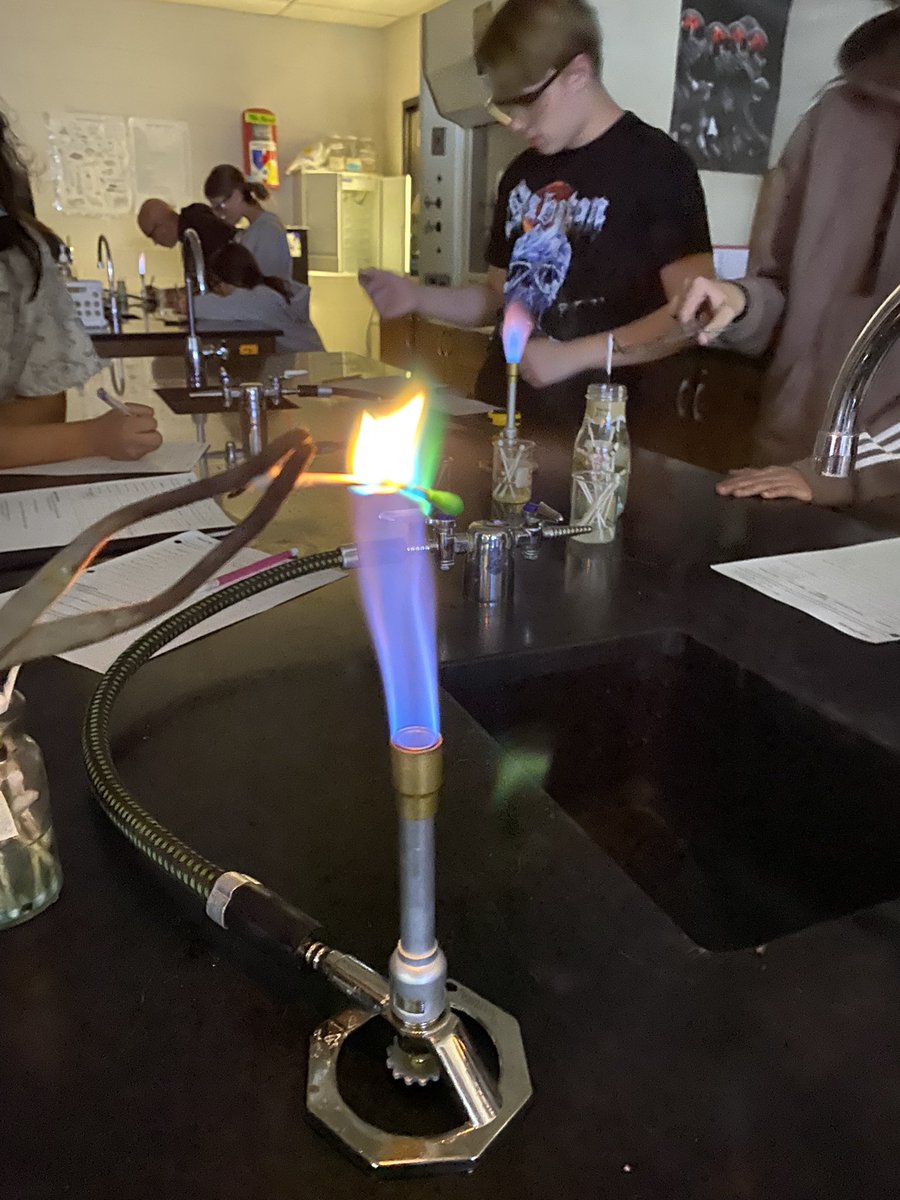 scyguy's tweet photo. Mrs.Lambert’s class learning about electron configuration and what happens when they get taken out of the ground state.#hebisd https://t.co/3Bj8ZLwPSi