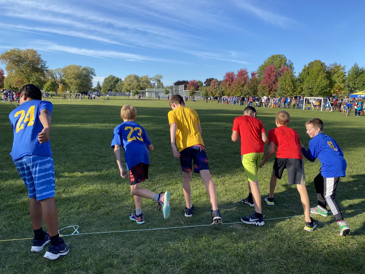 Youth Boys ready to race at the Thornton Thump! Go Gators Go!🐊