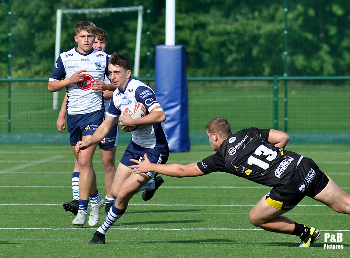 Great to get chance to catch up with <a href="/leemitch88/">Lee Mitchell</a> and his <a href="/WarringtonRLFC/">Warrington Wolves</a> <a href="/WWRLFoundation/">Warrington Wolves Community Foundation</a> and @priestleysfc Development Academy side as they took on <a href="/SalfordDevils/">Salford Red Devils 👹</a> last week 
More pics on our Facebook page - m.facebook.com/pandbpictures/…