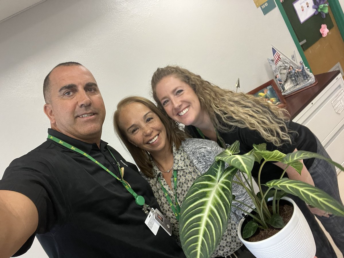 HaileeFergy's tweet photo. Congratulations to our Amazing Principal’s Secretary Ms. Chang @PierceMS0082 Instructional Support Award Winner!! We are so proud of you! @PabloGa81582997 @Piercemedia2 @HillsboroughSch https://t.co/8tHIe8s5Hd