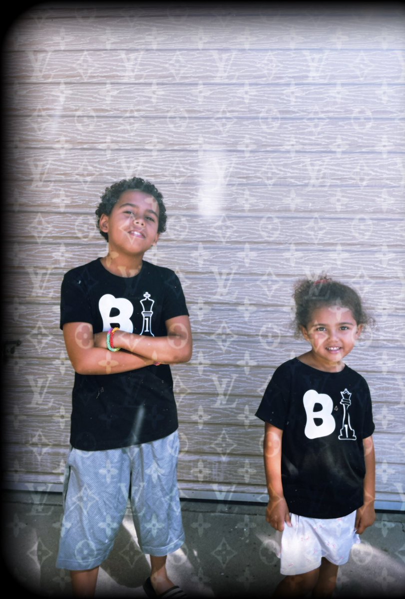Blow1818's tweet photo. Let me Introduce from #Blow1Clothing
#Loveforthekids
#BeKing #BeQueen
Teach Em Young!!!!!!!
I keep telling y’all I’m a SPREAD THESE DMAN WINGS!
AND FLY https://t.co/zv8iwknUvT