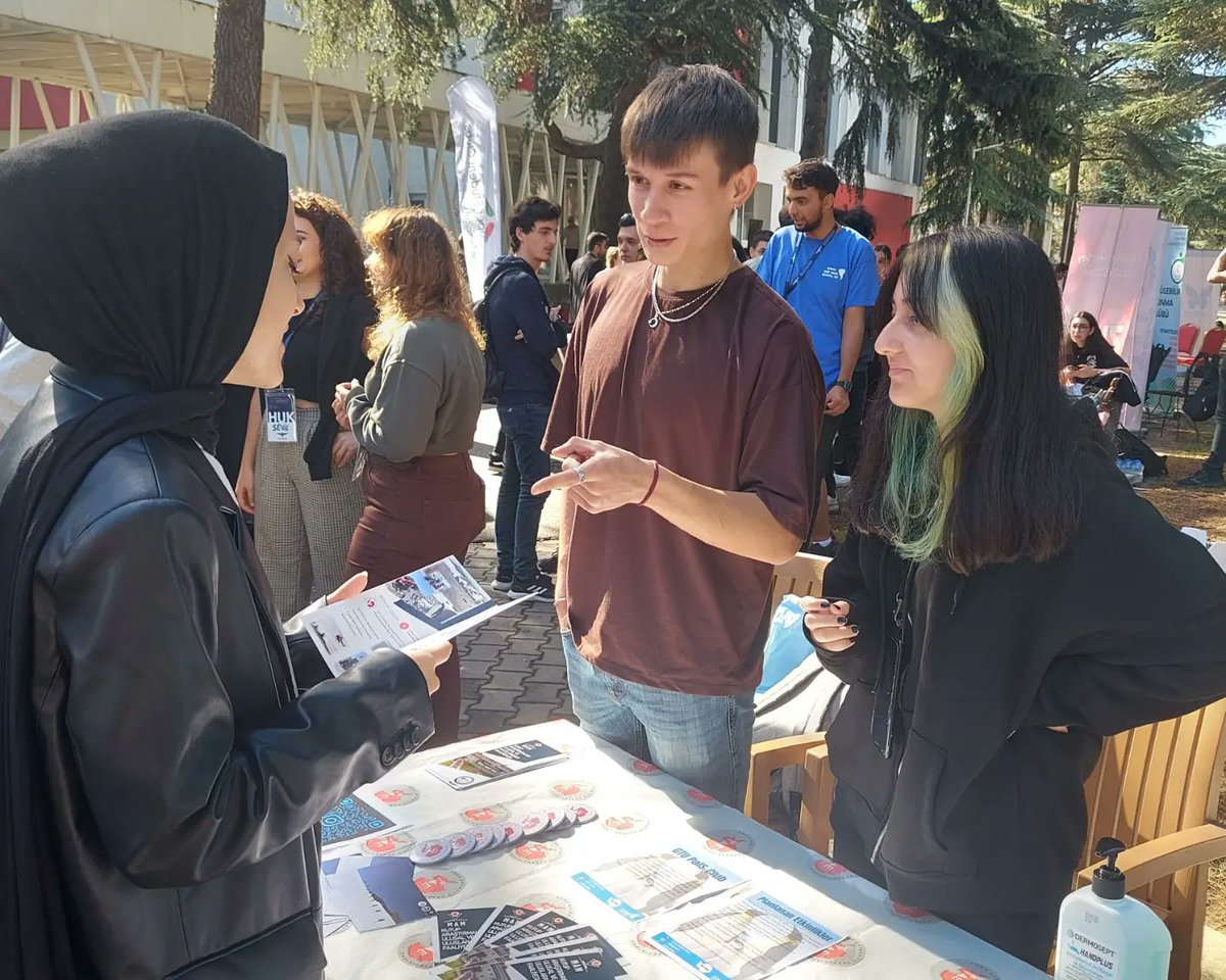 GTÜ Kulüp tanıtım etkinliğinin ilk gününden kareler💫💫
5 Ekim tarihine kadar açık olan standımıza hepinizi bekliyoruz🇦🇶
<a href="/GtuEduTr/">Gebze Teknik Üniversitesi</a>